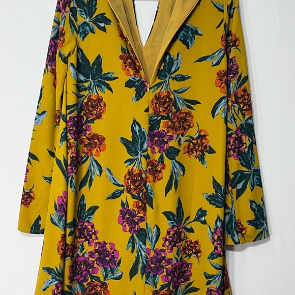 Le Kate small midi floral bell sleeves shift lined dress. Zip in the back. (J) - Picture 7 of 8